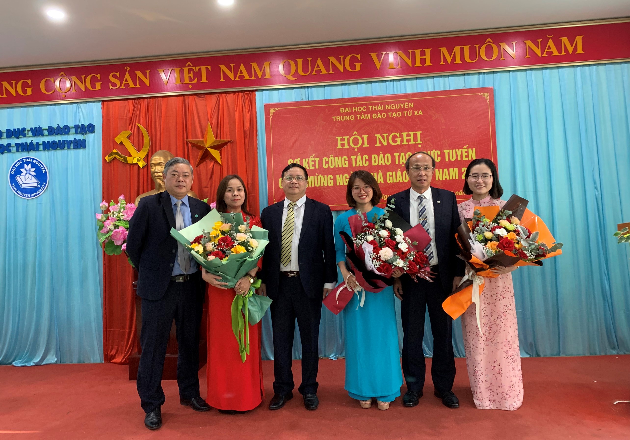 Trung tâm Đào tạo Từ xa Đại học Thái Nguyên sơ kết công tác đào tạo trực tuyến và chào mừng ngày Nhà giáo Việt Nam