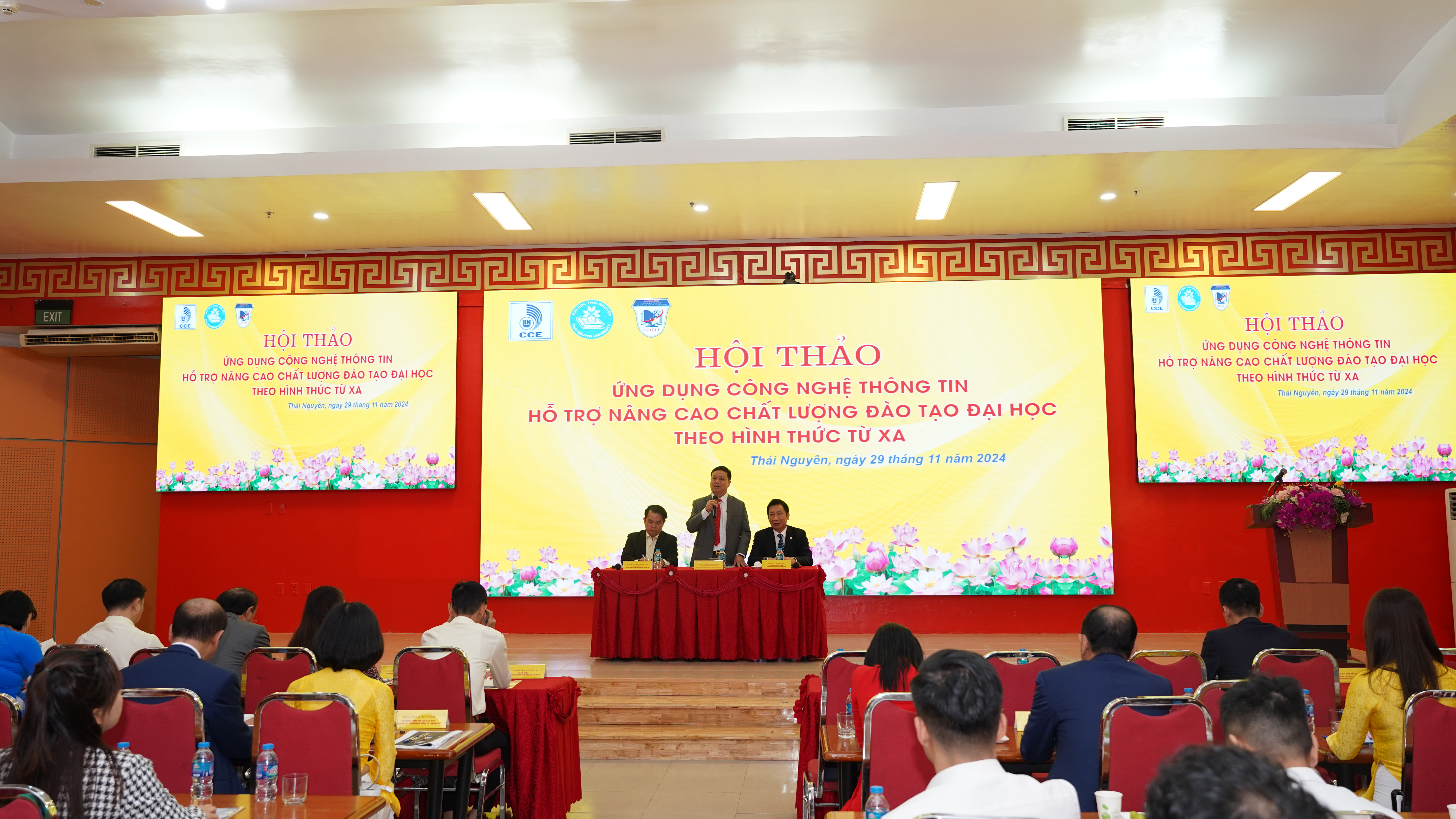 Trung t&acirc;m Đ&agrave;o tạo từ xa kết hợp với Đại học Đ&agrave; Nẵng v&agrave; Đại học Huế tổ chức Hội thảo "Ứng dụng c&ocirc;ng nghệ th&ocirc;ng tin hỗ trợ n&acirc;ng cao chất lượng đ&agrave;o tạo đại học theo h&igrave;nh thức từ xa&rdquo; tại Th&aacute;i Nguy&ecirc;n
