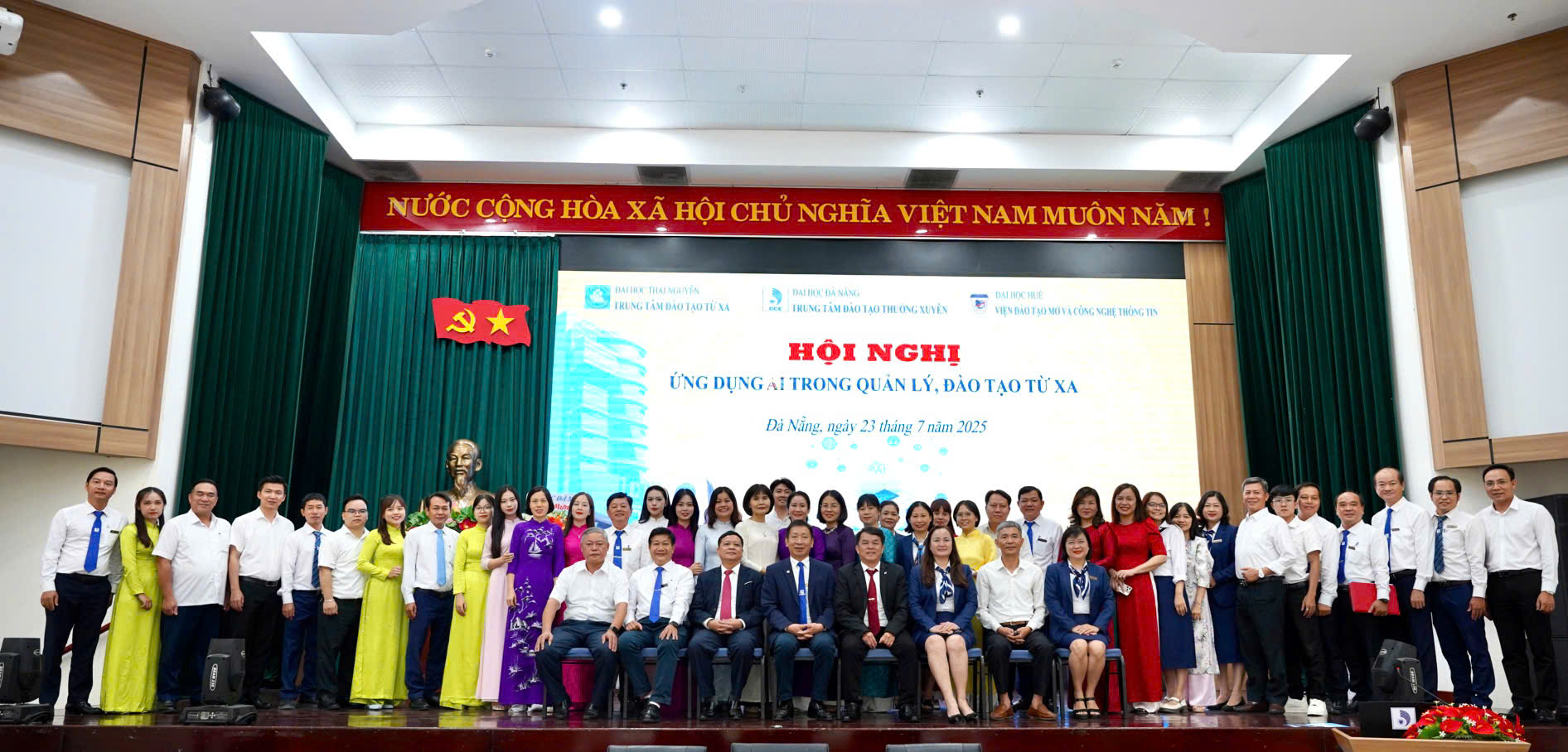 Tham dự Hội nghị &ldquo;Ứng dụng AI trong quản l&yacute;, đ&agrave;o tạo từ xa tại Đ&agrave; Nẵng