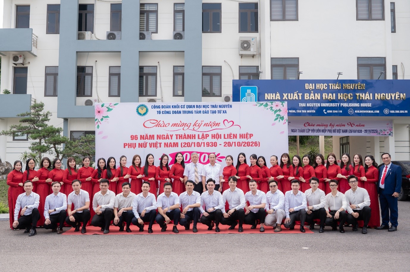 CÁN BỘ, VIÊN CHỨC, NGƯỜI LAO ĐỘNG TRUNG TÂM ĐÀO TẠO TỪ XA – ĐẠI HỌC THÁI NGUYÊN SÔI NỔI THAM GIA CÁC HOẠT ĐỘNG CHÀO MỪNG NGÀY PHỤ NỮ VIỆT NAM 20/10