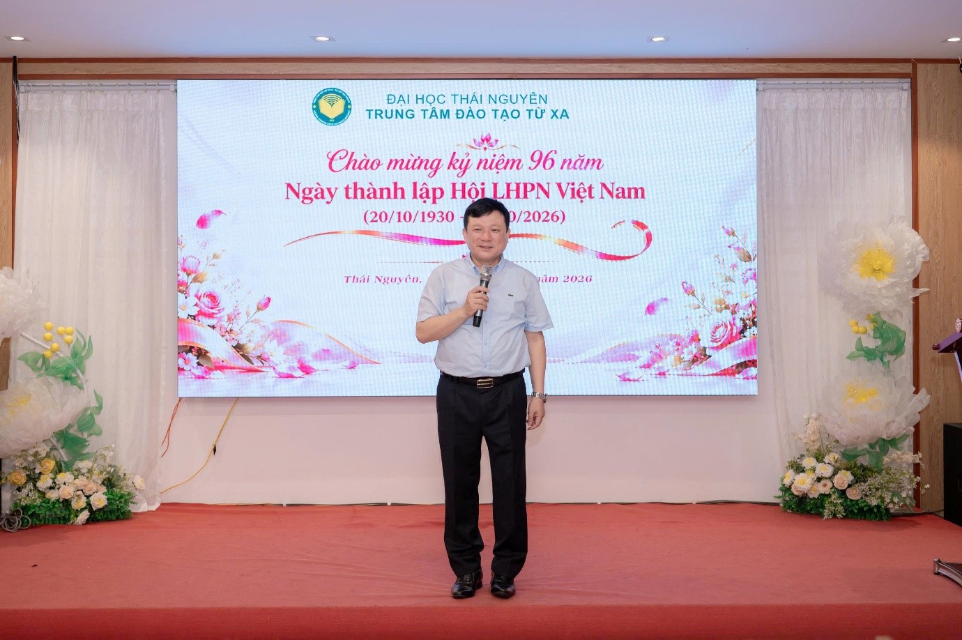 PGS.TS. Hoàng Văn Hùng phát bi&ecirc;̉u tại bu&ocirc;̉i l&ecirc;̃