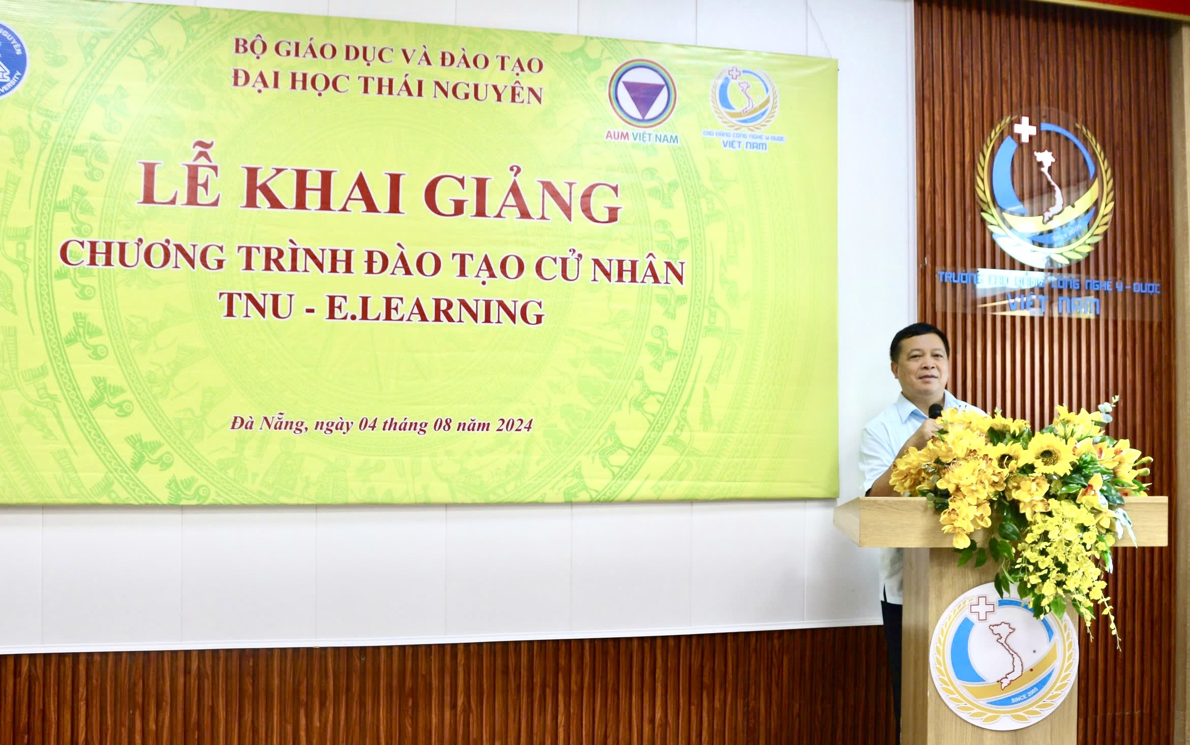 PGS.TS. Nguyễn Hữu Công - Phó Giám đốc Đại học Thái Nguyên, Giám đốc Trung tâm Đào tạo từ xa - Đại học Thái Nguyên phát biểu tại buổi lễ Khai giảng