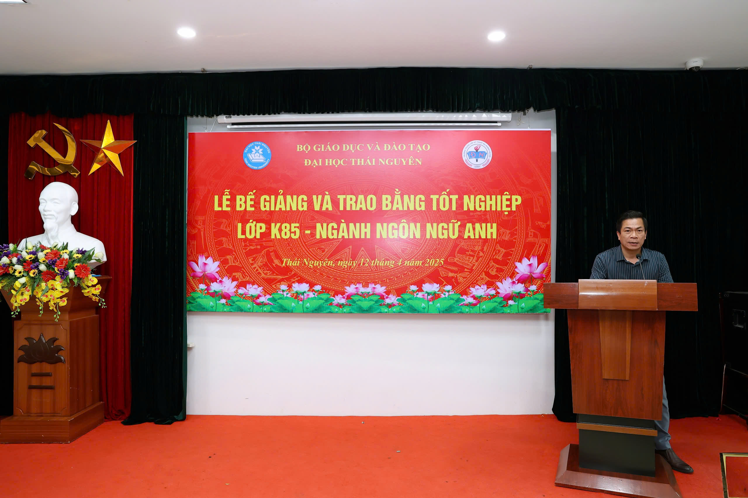 Thầy Nguyễn Văn Ly – Chủ tịch hội đồng phát biểu tại buổi lễ