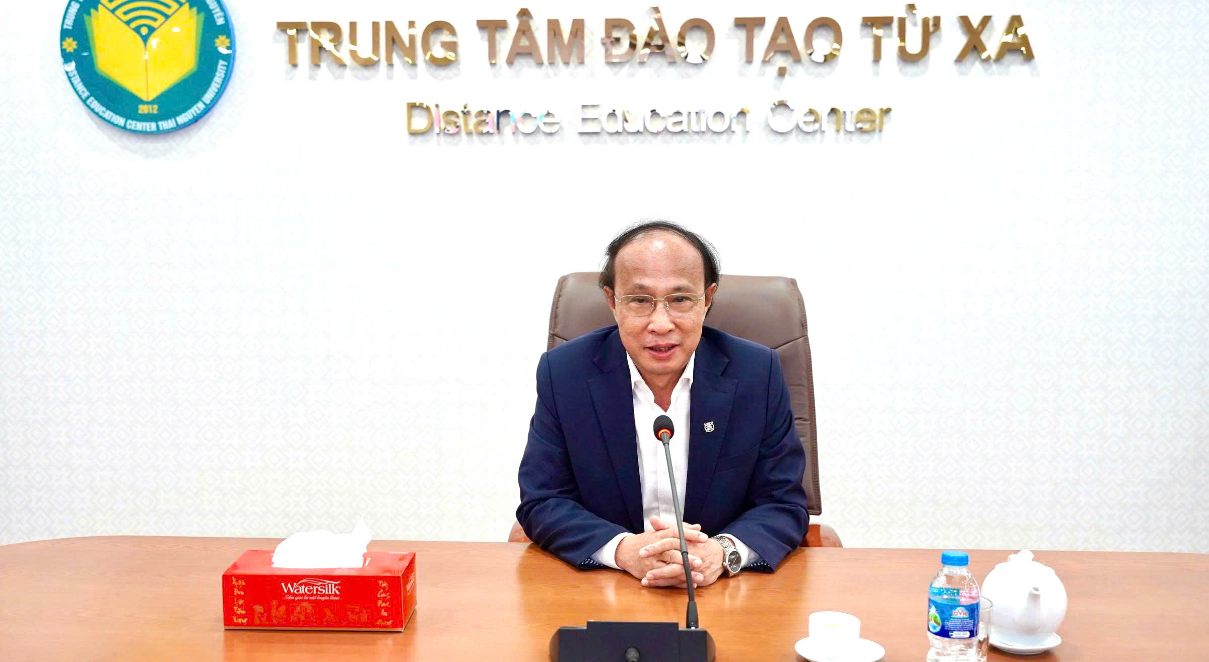 TS. Trương Hữu Dũng - B&iacute; thư Chi bộ, Ph&oacute; Gi&aacute;m đốc Trung t&acirc;m Đ&agrave;o tạo từ xa - Đại học Th&aacute;i Nguy&ecirc;n ph&aacute;t biểu tại Hội nghị