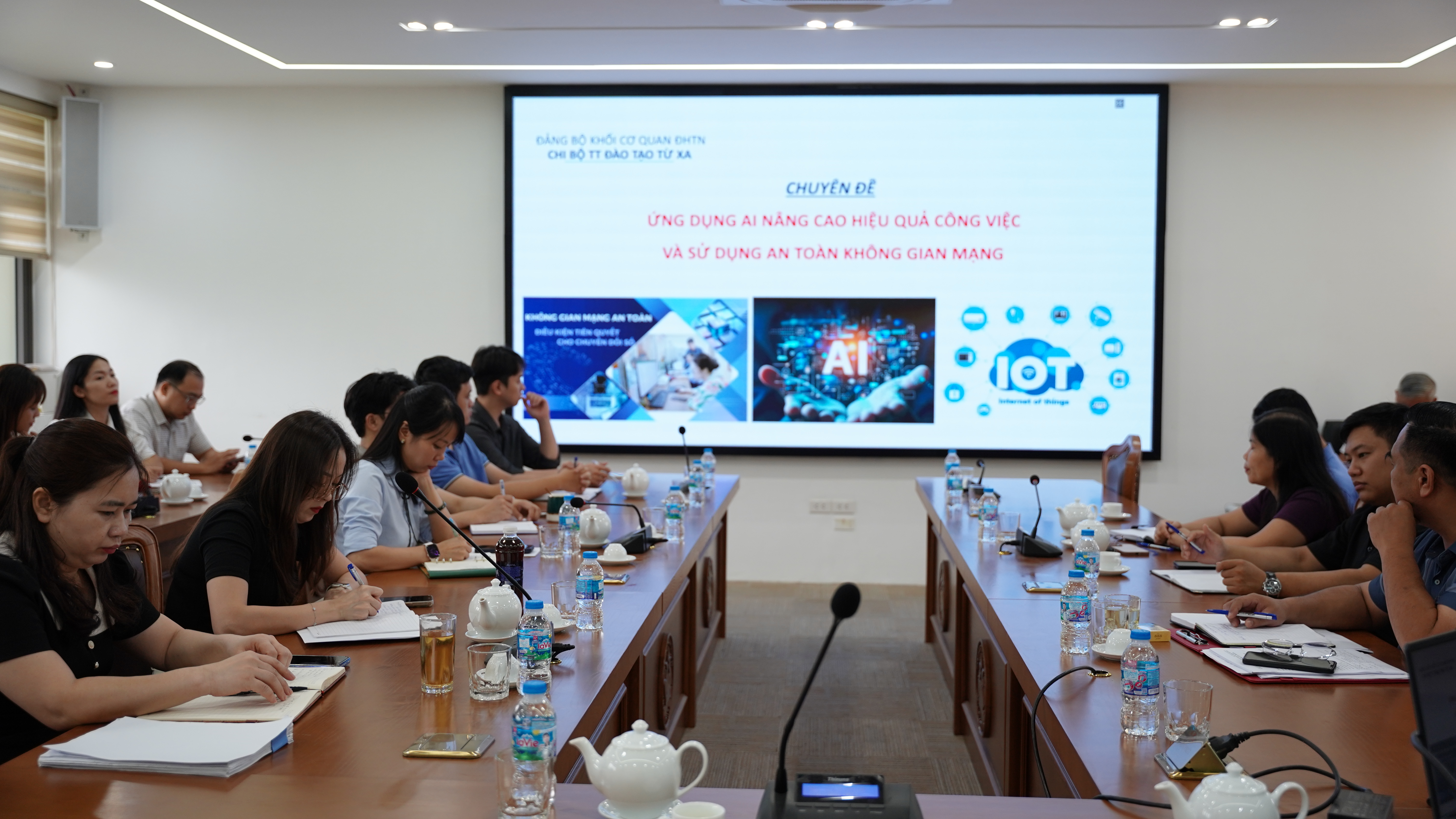 HỘI NGHỊ CHUYÊN ĐỀ HỌC TẬP VÀ LÀM THEO TƯ TƯỞNG, ĐẠO ĐỨC, PHONG CÁCH HỒ CHÍ MINH VỚI CHỦ ĐỀ: “ỨNG DỤNG AI NÂNG CAO HIỆU QUẢ CÔNG VIỆC VÀ SỬ DỤNG AN TOÀN KHÔNG GIAN MẠNG”