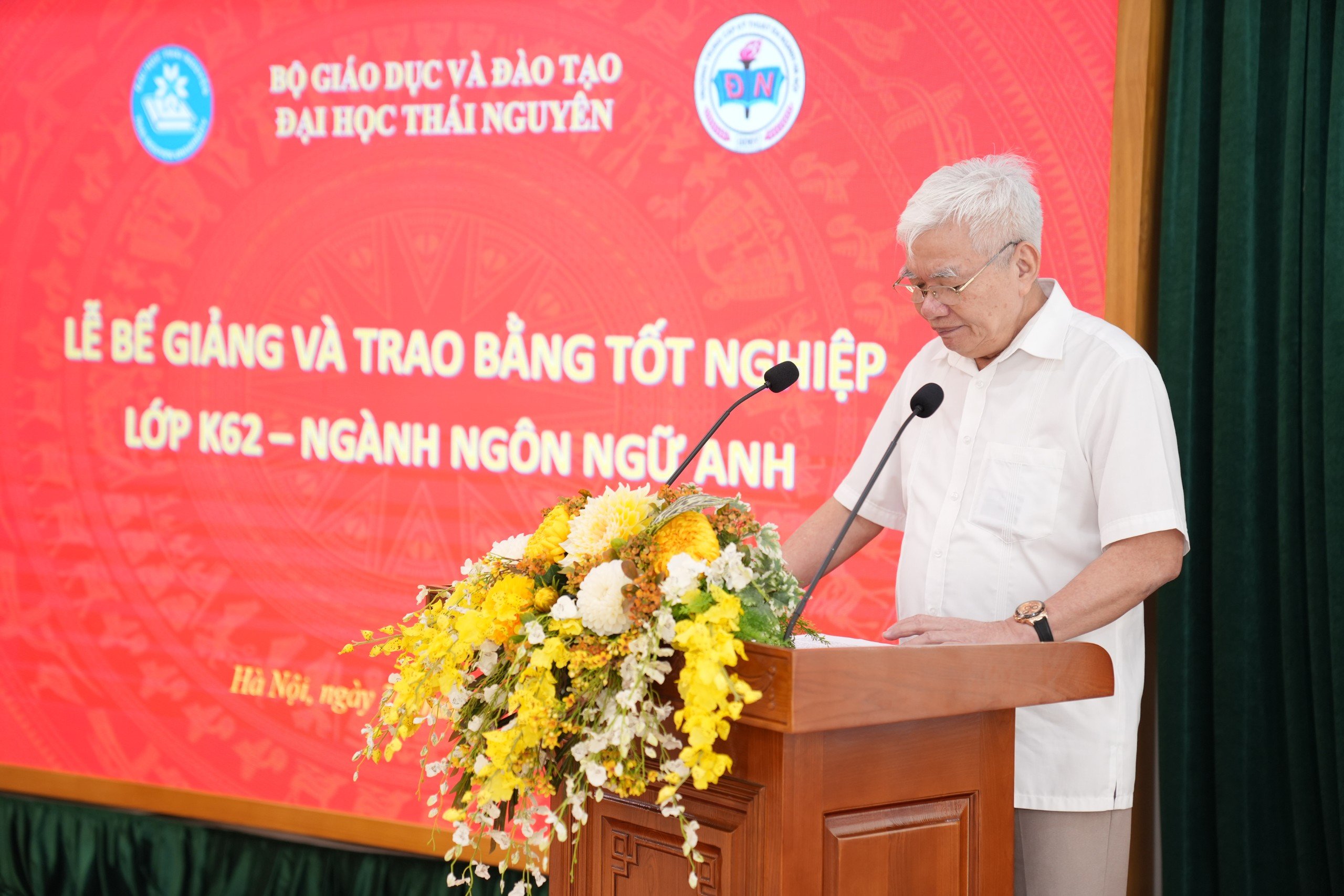 Thầy Nguyễn Ngọc Tư - Phó Hiệu trưởng nhà trường phát biểu tại buổi lễ