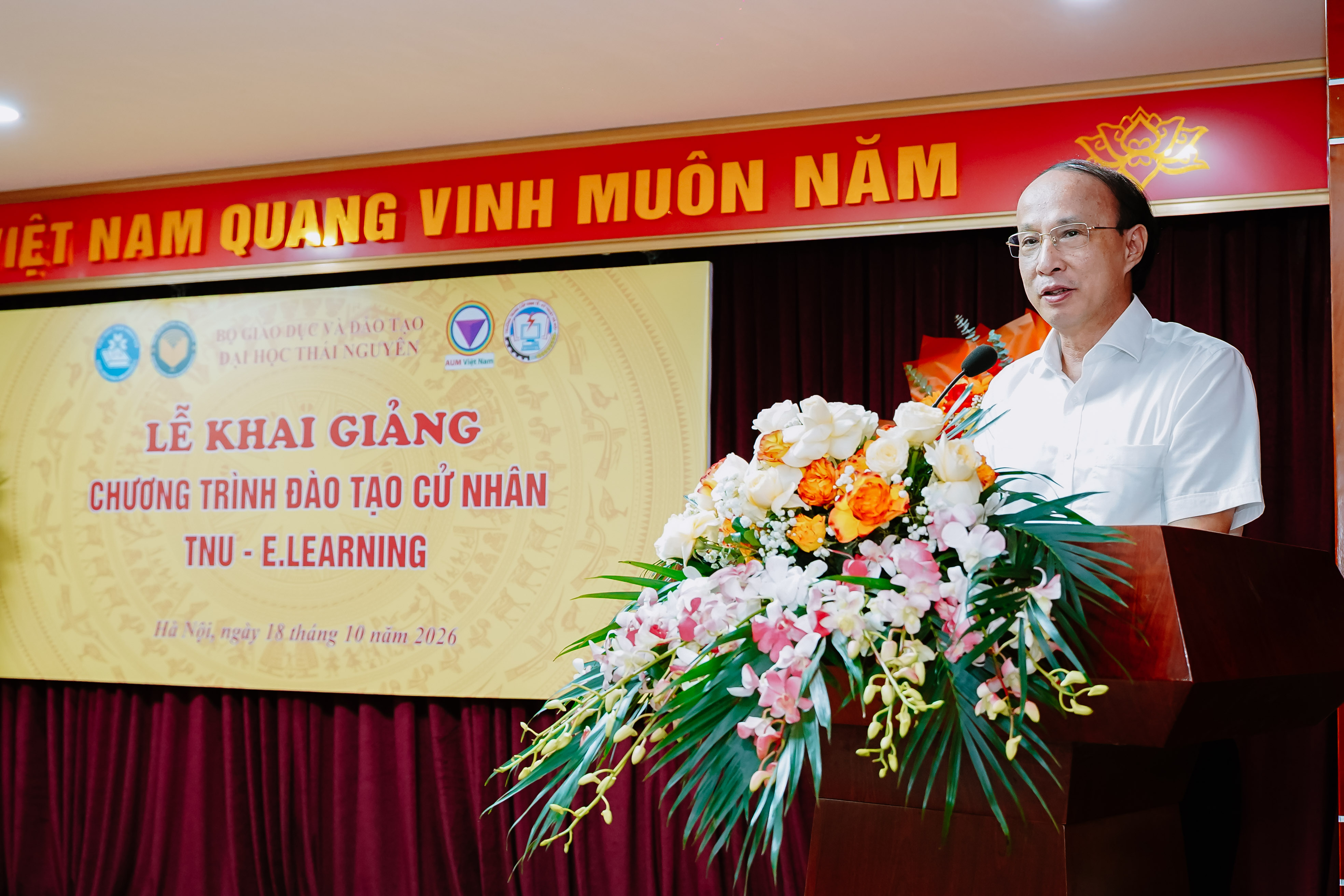 TS. Trương Hữu Dũng - B&iacute; thư Chi bộ, Ph&oacute; Gi&aacute;m đốc Trung t&acirc;m Đ&agrave;o tạo từ xa - Đại học Th&aacute;i nguy&ecirc;n ph&aacute;t biểu tại lễ Khai giảng