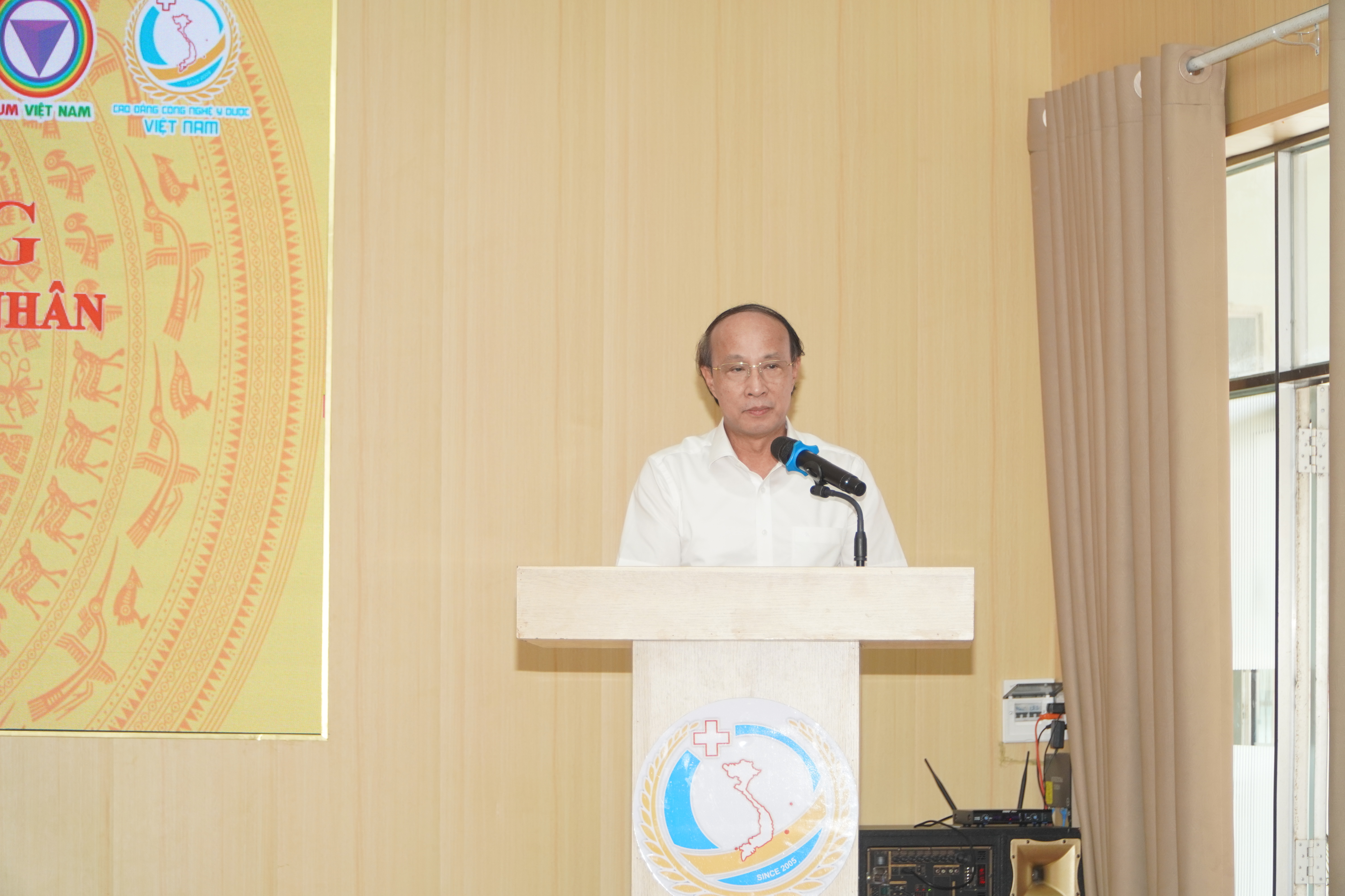 TS. Trương Hữu Dũng - B&iacute; thư Chi bộ, Ph&oacute; Gi&aacute;m đốc Trung t&acirc;m Đ&agrave;o tạo từ xa &ndash; Đại học Th&aacute;i nguy&ecirc;n ph&aacute;t biểu tại lễ Khai giảng
