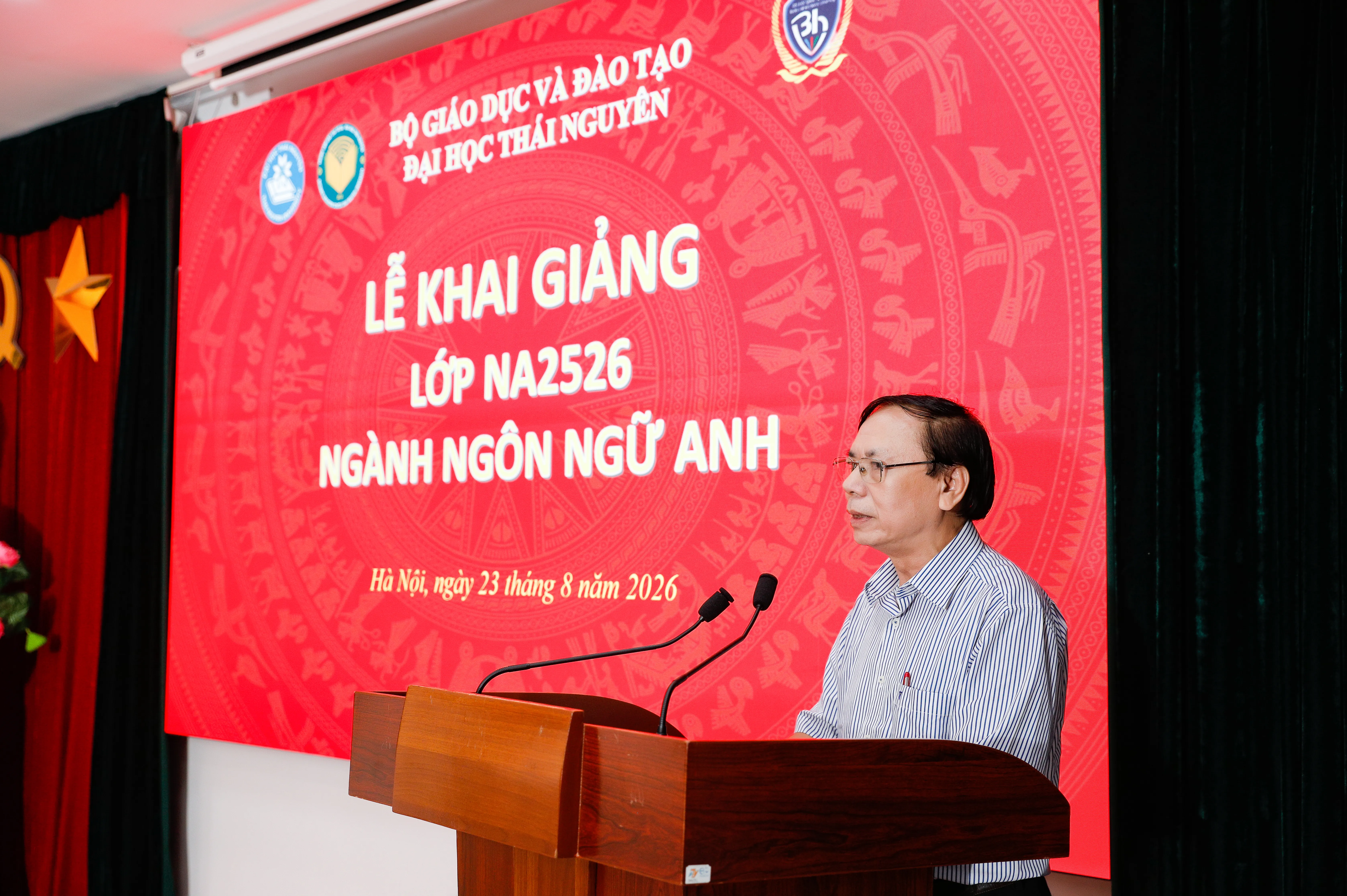 TS. Nguy&ecirc;̃n Đăng Th&ocirc;ng &ndash; Vi&ecirc;̣n trưởng Vi&ecirc;̣n Đào tạo Kinh t&ecirc;́ C&ocirc;ng ngh&ecirc;̣ Kỹ thu&acirc;̣t &ndash; Trường Đại học Qu&ocirc;́c t&ecirc;́ Bắc Hà ph&aacute;t biểu ch&uacute;c mừng t&acirc;n học vi&ecirc;n