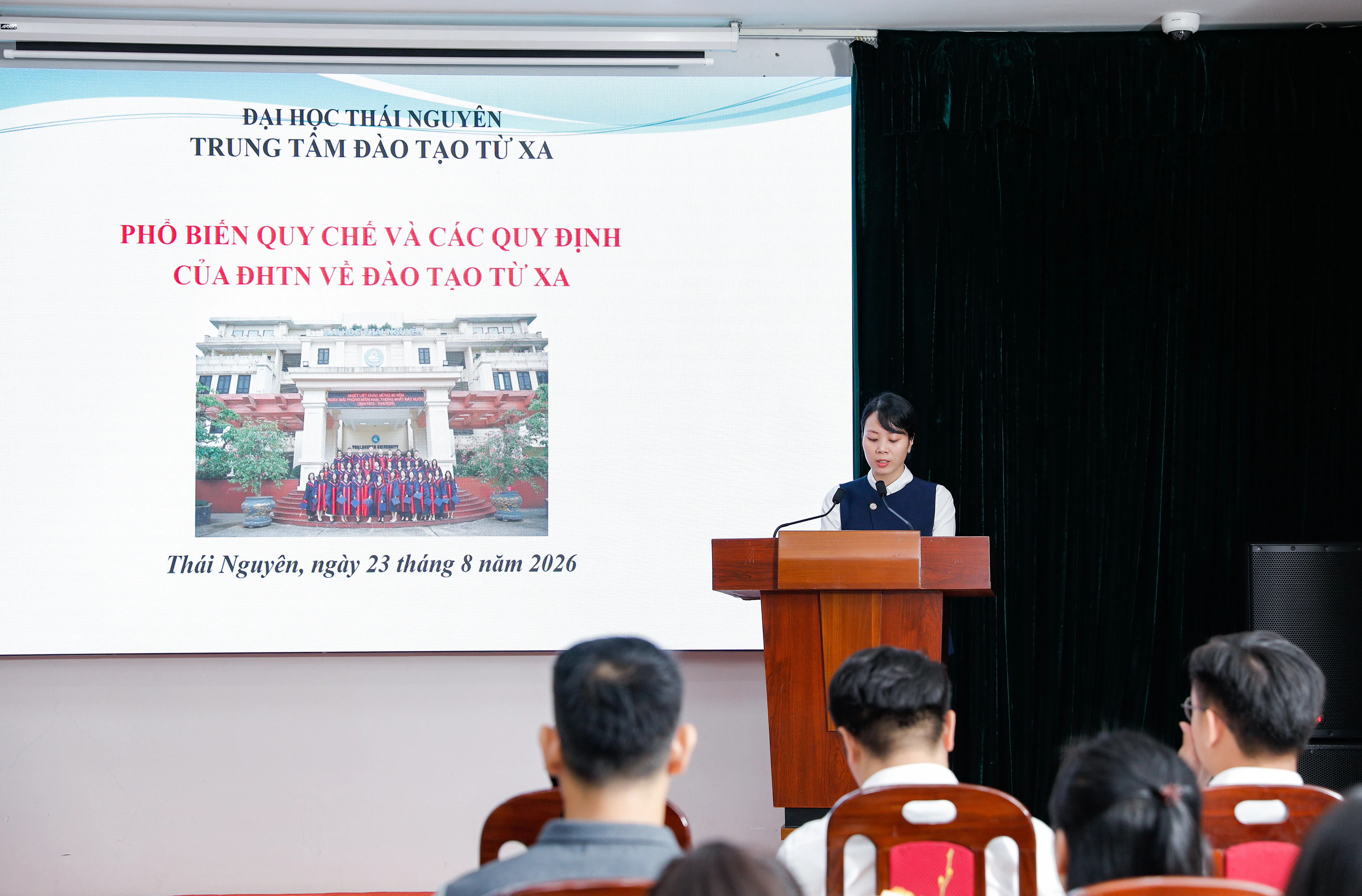 Ths. Bùi Thị Thu Trí Trưởng Bộ phận Tuyển sinh, Truyền th&ocirc;ng v&agrave; Quản l&yacute; học vi&ecirc;n ph&ocirc;̉ bi&ecirc;́n quy ch&ecirc;́ và các quy định của ĐHTN v&ecirc;̀ Đào tạo từ xa