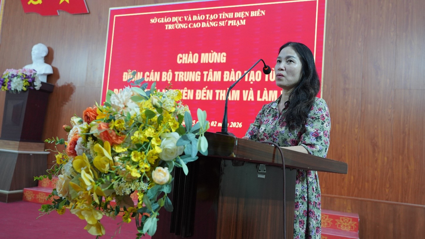TS. Nguyễn Thị Phương Thúy - Phó Giám đốc Phân hiệu Đại học Thái Nguyên tại tỉnh Điện Biên phát biểu tại buổi làm việc