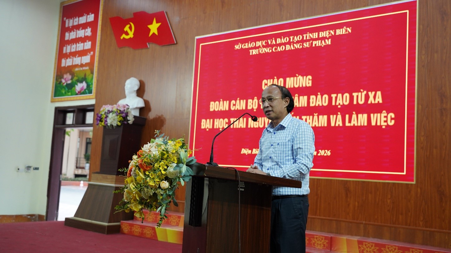 TS. Trương Hữu Dũng - Bí thư Chi bộ, Phó Giám đốc Trung tâm tạo từ xa - Đại học Thái Nguyên phát biểu tại buổi làm việc