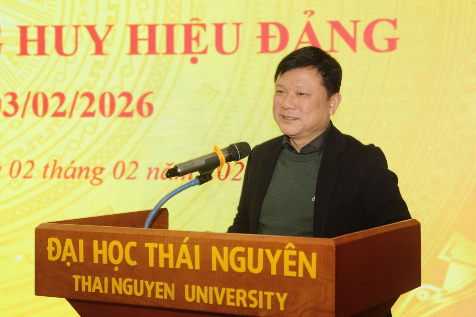 PGS.TS. Ho&agrave;ng Văn H&ugrave;ng, Ph&oacute; B&iacute; thư Đảng ủy, Gi&aacute;m đốc ĐHTN ph&aacute;t biểu tại buổi lễ.